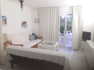 Estudio Siesta. Estudio en siesta con piscina Estudio Siesta. Estudio en siesta con piscina