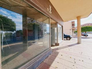 Local Comercial Reyes españa. Local comercial en venta en los ramos esquina, escaparates y si Local Comercial Reyes españa. Local comercial en venta en los ramos esquina, escaparates y si