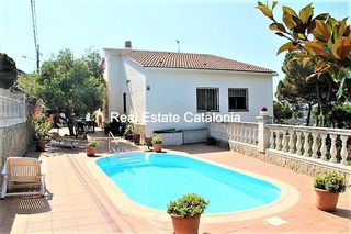 Casa Urb. nord. Casa soleada con piscina Casa Urb. nord. Casa soleada con piscina