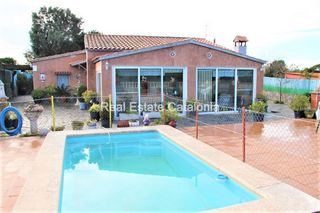 Casa Urb. nord. Casa soleada con piscina Casa Urb. nord. Casa soleada con piscina