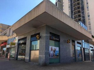 Botiga en Playa de Poniente. Local comercial con terraza Botiga en Playa de Poniente. Local comercial con terraza