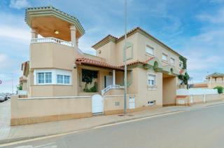 Casa  Calle vía hercúlea 1. Vive el estilo mediterráneo, espacios amplios te están esperando Casa  Calle vía hercúlea 1. Vive el estilo mediterráneo, espacios amplios te están esperando