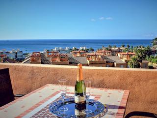 Maison jumelée à Buenas Noches. Hermosa casa adosada con vistas al mar en estepona Maison jumelée à Buenas Noches. Hermosa casa adosada con vistas al mar en estepona