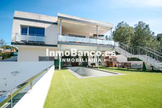 Xalet a Calle río jarama - santo domingo 26. Increíble casa con piscina de línea moderna Xalet a Calle río jarama - santo domingo 26. Increíble casa con piscina de línea moderna