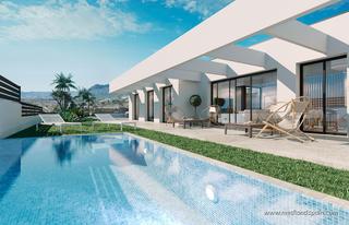 Chalet in Golf Bahía. Moderno chalet en una planta con piscina privada y vistas al mar Chalet in Golf Bahía. Moderno chalet en una planta con piscina privada y vistas al mar