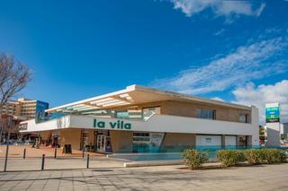 Rent Business premise in Carrer de carlos sáenz de tejada garcía 4. Local en centro comercial la vila Rent Business premise in Carrer de carlos sáenz de tejada garcía 4. Local en centro comercial la vila