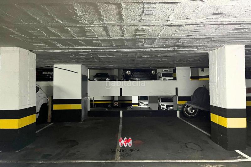 Foto ffadcfe7-da9d-4dc3-9853-2e4d2b641619. Parking voiture dans Plaça dels Patins Palma de Mallorca Foto ffadcfe7-da9d-4dc3-9853-2e4d2b641619. Parking voiture dans Plaça dels Patins Palma de Mallorca