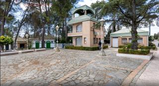 Chalet  Paseo paseo de los olivos. En albolote  chalet con jardín y doble parcela en urbanización p Chalet  Paseo paseo de los olivos. En albolote  chalet con jardín y doble parcela en urbanización p