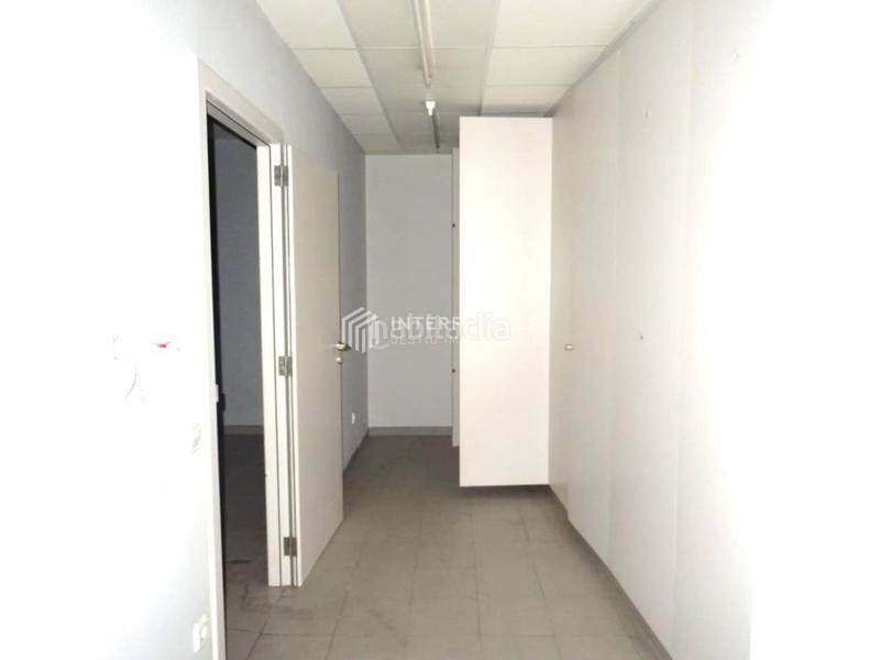 Foto d9b273a5-0b99-4a16-8d24-caf441f29540. Lloguer local comercial a Bufalà Badalona Foto d9b273a5-0b99-4a16-8d24-caf441f29540. Lloguer local comercial a Bufalà Badalona