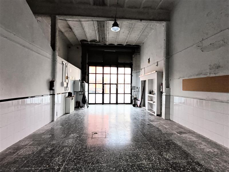 Foto 9af520a0-6fb3-4a2c-a37e-2c4f3c0418a2. Local comercial amplio local con vado en Llefià Badalona Foto 9af520a0-6fb3-4a2c-a37e-2c4f3c0418a2. Local comercial amplio local con vado en Llefià Badalona