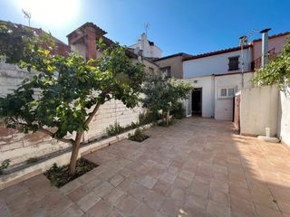 Casa pareada Carrer sant isidre. Casa con encanto Casa pareada Carrer sant isidre. Casa con encanto