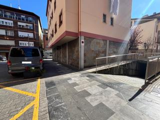 Aparcament cotxe a Ugao - Miraballes. Parcela de garaje con buena maniobra para coche grande en ugaomi Aparcament cotxe a Ugao - Miraballes. Parcela de garaje con buena maniobra para coche grande en ugaomi