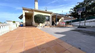 Maison à Olèrdola. Cómoda casa en daltmar, olèrdola con terraza y posibilidad de pi Maison à Olèrdola. Cómoda casa en daltmar, olèrdola con terraza y posibilidad de pi