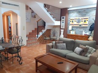 Reihenhaus in C/ omet. Solvia inmobiliaria - chalet adosado picassent Reihenhaus in C/ omet. Solvia inmobiliaria - chalet adosado picassent