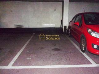Parking coche en Sabino Arana-Jesuitas. Se vende parcela de garaje con vigilancia 24 horas y ascensor Parking coche en Sabino Arana-Jesuitas. Se vende parcela de garaje con vigilancia 24 horas y ascensor