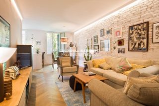 Piso Junto a passeig sant joan. Piso en finca regia con encanto Piso Junto a passeig sant joan. Piso en finca regia con encanto