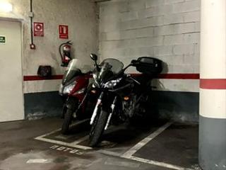 Motorradparkplatz in El Bibio - Parque. Plaza de garaje para moto en el bibio Motorradparkplatz in El Bibio - Parque. Plaza de garaje para moto en el bibio