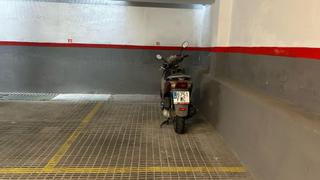 Aparcament cotxe a La Torrassa. Se venden dos amplias plazas de aparcamiento Aparcament cotxe a La Torrassa. Se venden dos amplias plazas de aparcamiento