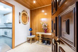 Pis a Ca n'Aurell. Amplio piso de 5 habitaciones con dos balcones y mucha luz natur Pis a Ca n'Aurell. Amplio piso de 5 habitaciones con dos balcones y mucha luz natur