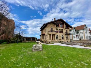 Duplex  Avenida de zugazarte. Dúplex con ascensor, vistas al mar y jardín en casa señorial Duplex  Avenida de zugazarte. Dúplex con ascensor, vistas al mar y jardín en casa señorial