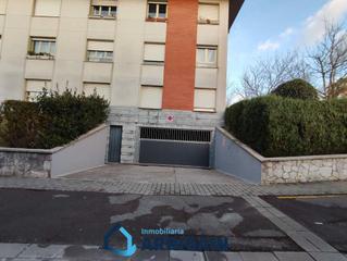 Aparcament cotxe Lanberri kalea. Se vendnde raya de garaje en aiete. Aparcament cotxe Lanberri kalea. Se vendnde raya de garaje en aiete.
