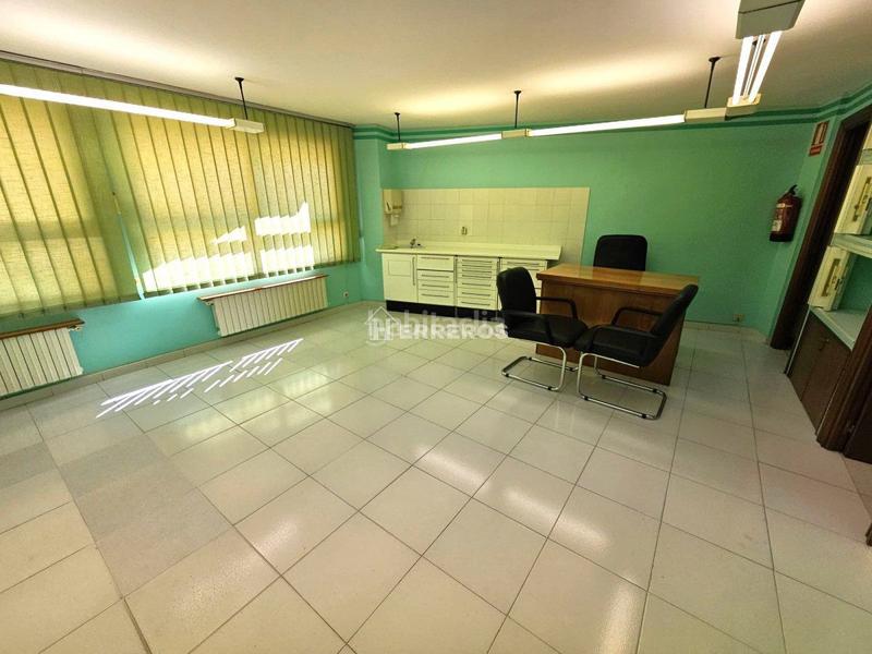 Foto f80c64ff-3a69-429e-8e57-723e1811c73d. Oficina  en venta en gran vía, 3 dormitorios. en Logroño Foto f80c64ff-3a69-429e-8e57-723e1811c73d. Oficina  en venta en gran vía, 3 dormitorios. en Logroño