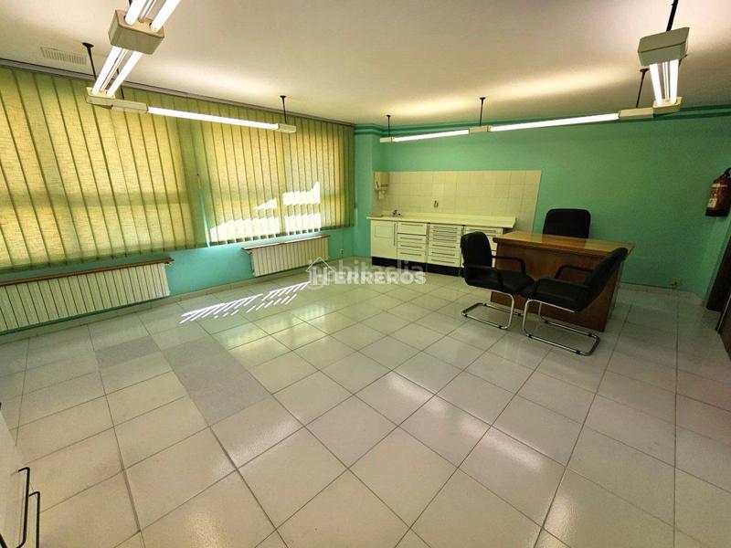 Foto fa4ded55-5df0-4521-a02a-f75f2c925d00. Oficina  en venta en gran vía, 3 dormitorios. en Logroño Foto fa4ded55-5df0-4521-a02a-f75f2c925d00. Oficina  en venta en gran vía, 3 dormitorios. en Logroño