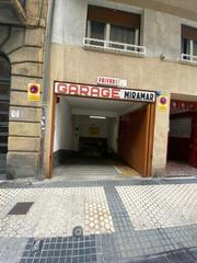 Parking coche Salamanca pasealekua. Raya de garaje en paseo salamanca Parking coche Salamanca pasealekua. Raya de garaje en paseo salamanca