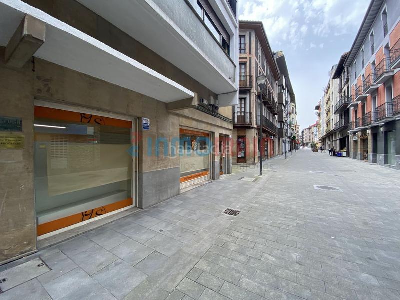 Foto 06ccfc19-b4b9-4b9e-8d22-37eec2615759. Local comercial céntrico local, muy bien ubicado con grandes escaparates, ideal para emprender tu negocio en Beasain Foto 06ccfc19-b4b9-4b9e-8d22-37eec2615759. Local comercial céntrico local, muy bien ubicado con grandes escaparates, ideal para emprender tu negocio en Beasain