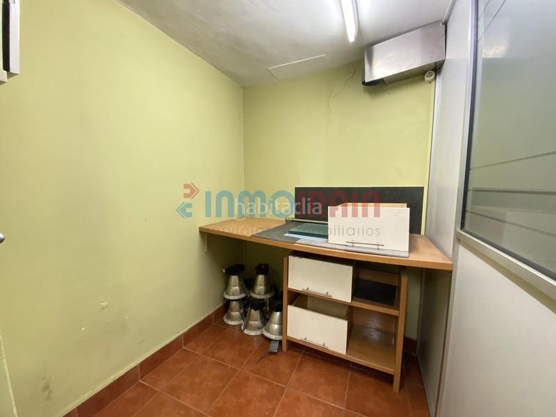 Foto 2d032701-cc1a-4221-8500-edf2909aa0e5. Local comercial céntrico local, muy bien ubicado con grandes escaparates, ideal para emprender tu negocio en Beasain Foto 2d032701-cc1a-4221-8500-edf2909aa0e5. Local comercial céntrico local, muy bien ubicado con grandes escaparates, ideal para emprender tu negocio en Beasain