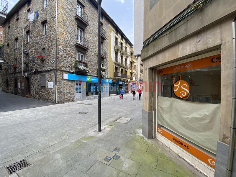 Foto 4c7b2129-d74a-4086-afcd-6b3ff01099fc. Local comercial céntrico local, muy bien ubicado con grandes escaparates, ideal para emprender tu negocio en Beasain Foto 4c7b2129-d74a-4086-afcd-6b3ff01099fc. Local comercial céntrico local, muy bien ubicado con grandes escaparates, ideal para emprender tu negocio en Beasain