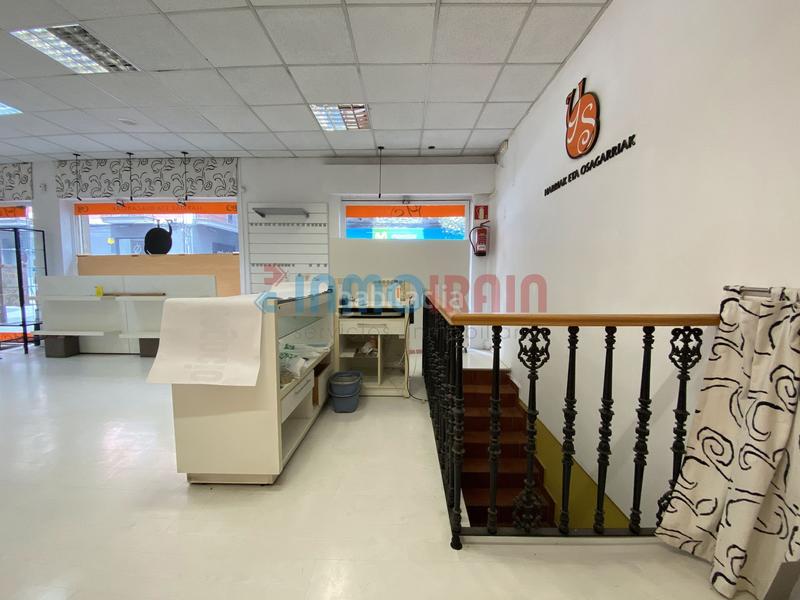 Foto 7ff5be07-be50-48c5-ba80-59fff6ddbf4f. Local comercial céntrico local, muy bien ubicado con grandes escaparates, ideal para emprender tu negocio en Beasain Foto 7ff5be07-be50-48c5-ba80-59fff6ddbf4f. Local comercial céntrico local, muy bien ubicado con grandes escaparates, ideal para emprender tu negocio en Beasain
