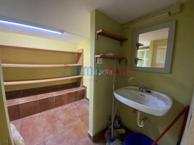 Foto cee3e106-7fa5-4d31-a2a9-bcfac1d986e0. Local comercial céntrico local, muy bien ubicado con grandes escaparates, ideal para emprender tu negocio en Beasain Foto cee3e106-7fa5-4d31-a2a9-bcfac1d986e0. Local comercial céntrico local, muy bien ubicado con grandes escaparates, ideal para emprender tu negocio en Beasain