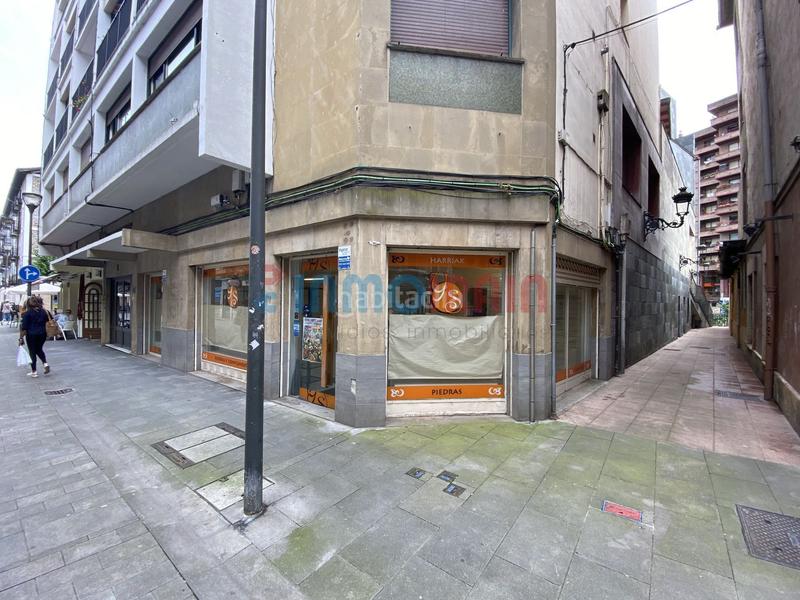 Foto ffff02db-3fd0-4587-97c4-21842715313a. Local comercial céntrico local, muy bien ubicado con grandes escaparates, ideal para emprender tu negocio en Beasain Foto ffff02db-3fd0-4587-97c4-21842715313a. Local comercial céntrico local, muy bien ubicado con grandes escaparates, ideal para emprender tu negocio en Beasain