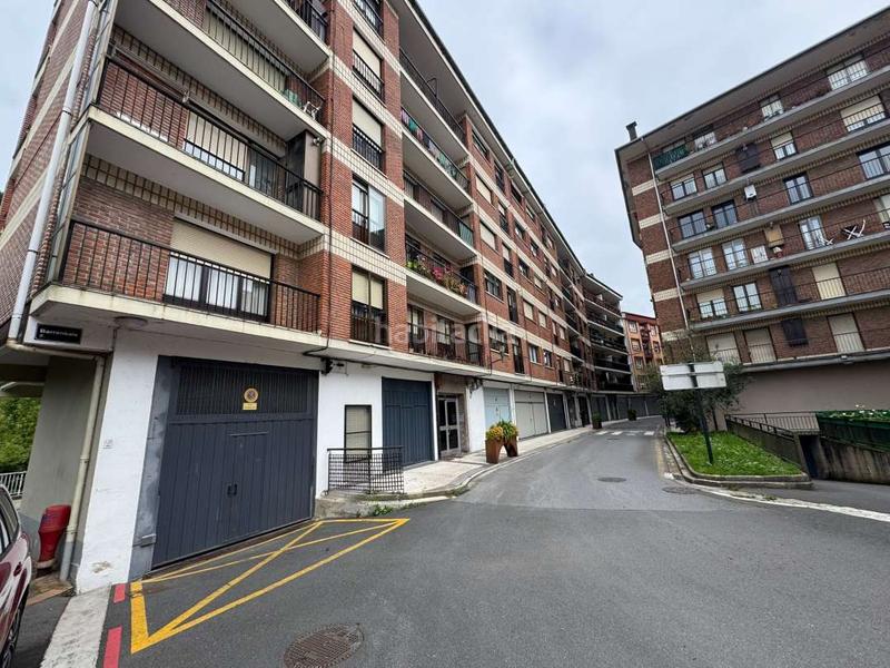 Foto c32f7f59-90fc-436e-9559-e56d0e355dd7. Parking coche en Urretxu Foto c32f7f59-90fc-436e-9559-e56d0e355dd7. Parking coche en Urretxu