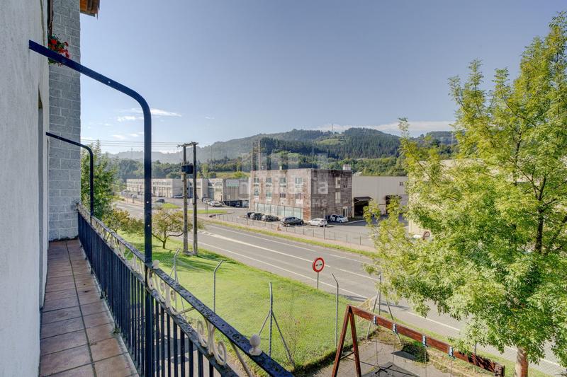 Foto cb67d090-e5bd-4315-8876-2cdc942d2698. Edifici a Ezkio - Itsaso Foto cb67d090-e5bd-4315-8876-2cdc942d2698. Edifici a Ezkio - Itsaso