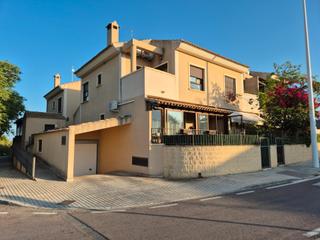 Affitto Casa a schiera in Perleta - Maitino. Perleta, bungalow tres plantas, dos terrazas, 4 habitaciones, 2 Affitto Casa a schiera in Perleta - Maitino. Perleta, bungalow tres plantas, dos terrazas, 4 habitaciones, 2