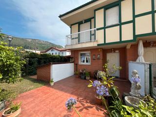Maison jumelée à Barrio mioño 30b. Chalet esquinero con jardin en mioño Maison jumelée à Barrio mioño 30b. Chalet esquinero con jardin en mioño