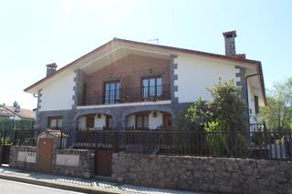 Casa aparellada Calle araundi. Casa bifamiliar en zubieta Casa aparellada Calle araundi. Casa bifamiliar en zubieta