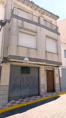 Casa adossada a Calzada 19. Oportunidad de gran casa junto al parque del castillo de locubin Casa adossada a Calzada 19. Oportunidad de gran casa junto al parque del castillo de locubin