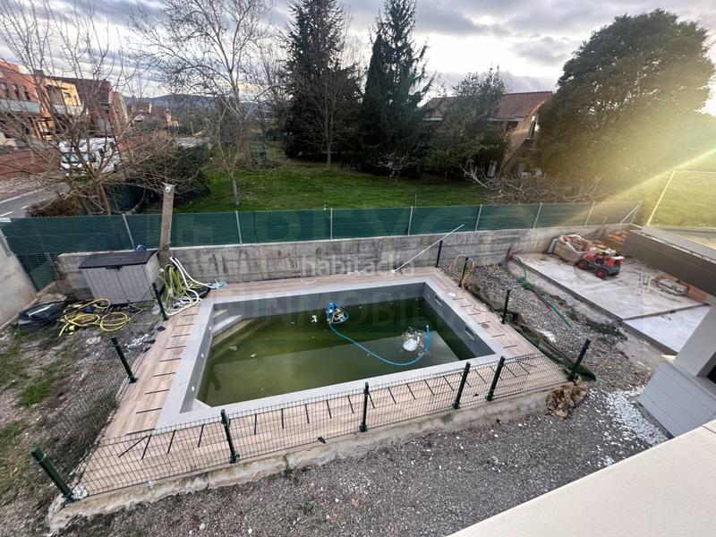 Foto 472a3840-1863-40d7-ba03-99c10c081072. Casa chalet independiente con piscina en zona los manzanos en Lardero Foto 472a3840-1863-40d7-ba03-99c10c081072. Casa chalet independiente con piscina en zona los manzanos en Lardero