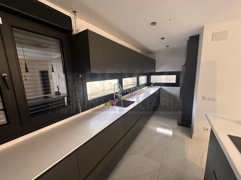 Foto 8be8b0ab-cf32-4c99-bd74-2ba145be9a3d. Casa chalet independiente con piscina en zona los manzanos en Lardero Foto 8be8b0ab-cf32-4c99-bd74-2ba145be9a3d. Casa chalet independiente con piscina en zona los manzanos en Lardero