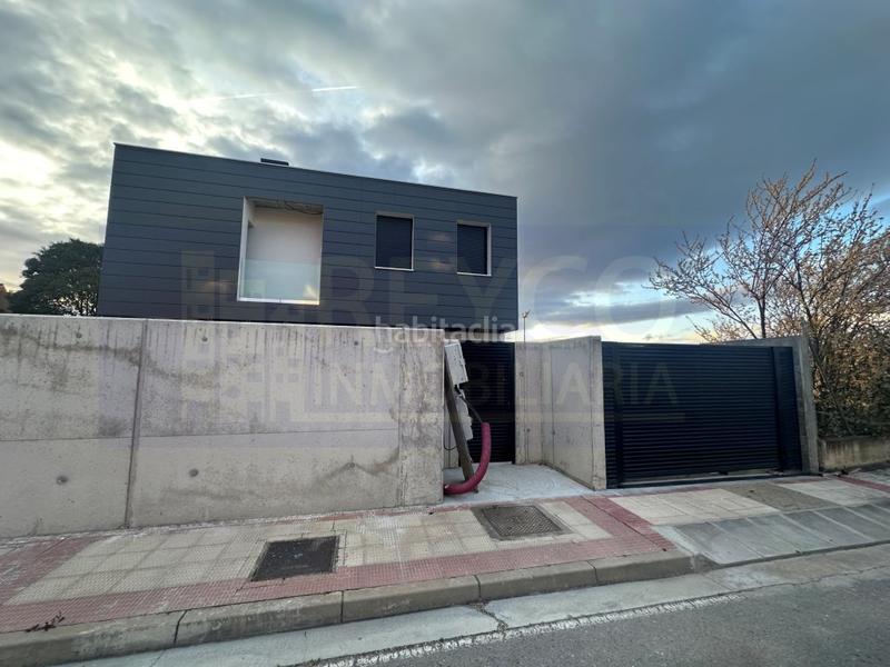 Foto a07b6f85-36e3-421e-b997-ed6d932d60ff. Casa chalet independiente con piscina en zona los manzanos en Lardero Foto a07b6f85-36e3-421e-b997-ed6d932d60ff. Casa chalet independiente con piscina en zona los manzanos en Lardero