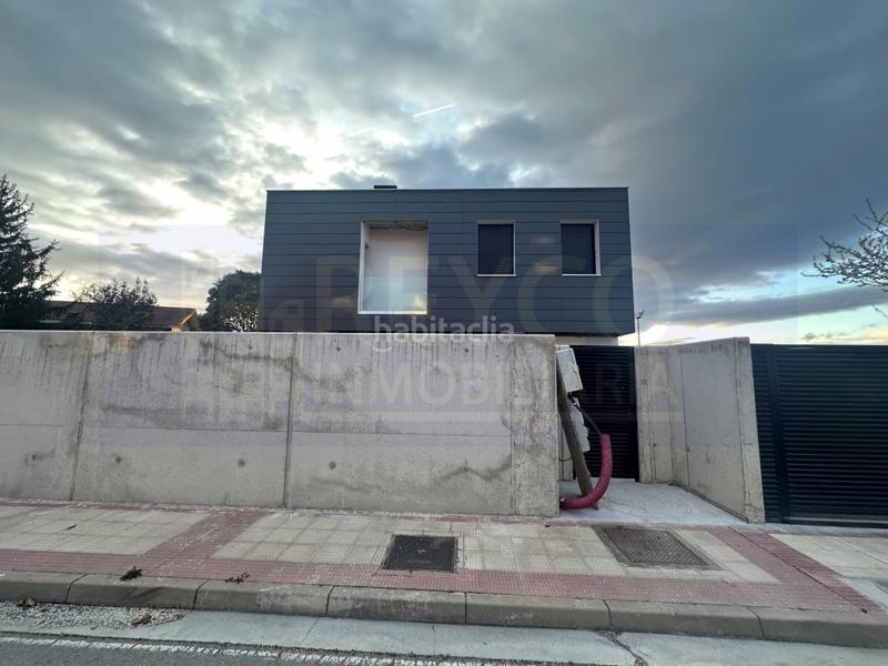 Foto efccc89f-a4a2-4d06-a10e-df3def7185d8. Casa chalet independiente con piscina en zona los manzanos en Lardero Foto efccc89f-a4a2-4d06-a10e-df3def7185d8. Casa chalet independiente con piscina en zona los manzanos en Lardero