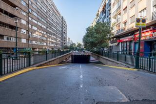 Parking coche en Urbanizacion parque roma 17. Garaje en urb. parque roma Parking coche en Urbanizacion parque roma 17. Garaje en urb. parque roma