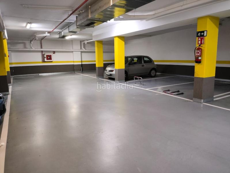 Foto afc69331-e0f1-43ec-97ab-33bb728c25a4. Autoparkplatz in Urduliz Foto afc69331-e0f1-43ec-97ab-33bb728c25a4. Autoparkplatz in Urduliz