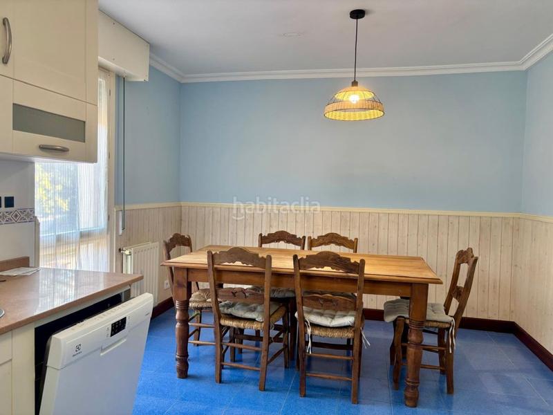 Foto 07b4ca4a-e09f-4b37-a8a1-f309a9f6f750. Maison jumelée avec chauffage parking dans Urduliz Foto 07b4ca4a-e09f-4b37-a8a1-f309a9f6f750. Maison jumelée avec chauffage parking dans Urduliz