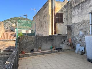 Towny house in Pollença Poble. Casa de pueblo con patio y terraza para remodelar en pollença Towny house in Pollença Poble. Casa de pueblo con patio y terraza para remodelar en pollença