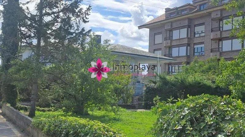 Foto eaf2b0e5-0596-43e8-9618-e9d1d4f60a2f. Casa amb aparcament a Palacio Noja Foto eaf2b0e5-0596-43e8-9618-e9d1d4f60a2f. Casa amb aparcament a Palacio Noja