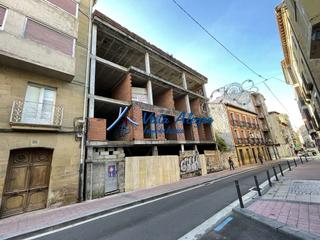 Pis a Haro. 3059 vivienda sin acabar en una de las calles principales del mu Pis a Haro. 3059 vivienda sin acabar en una de las calles principales del mu